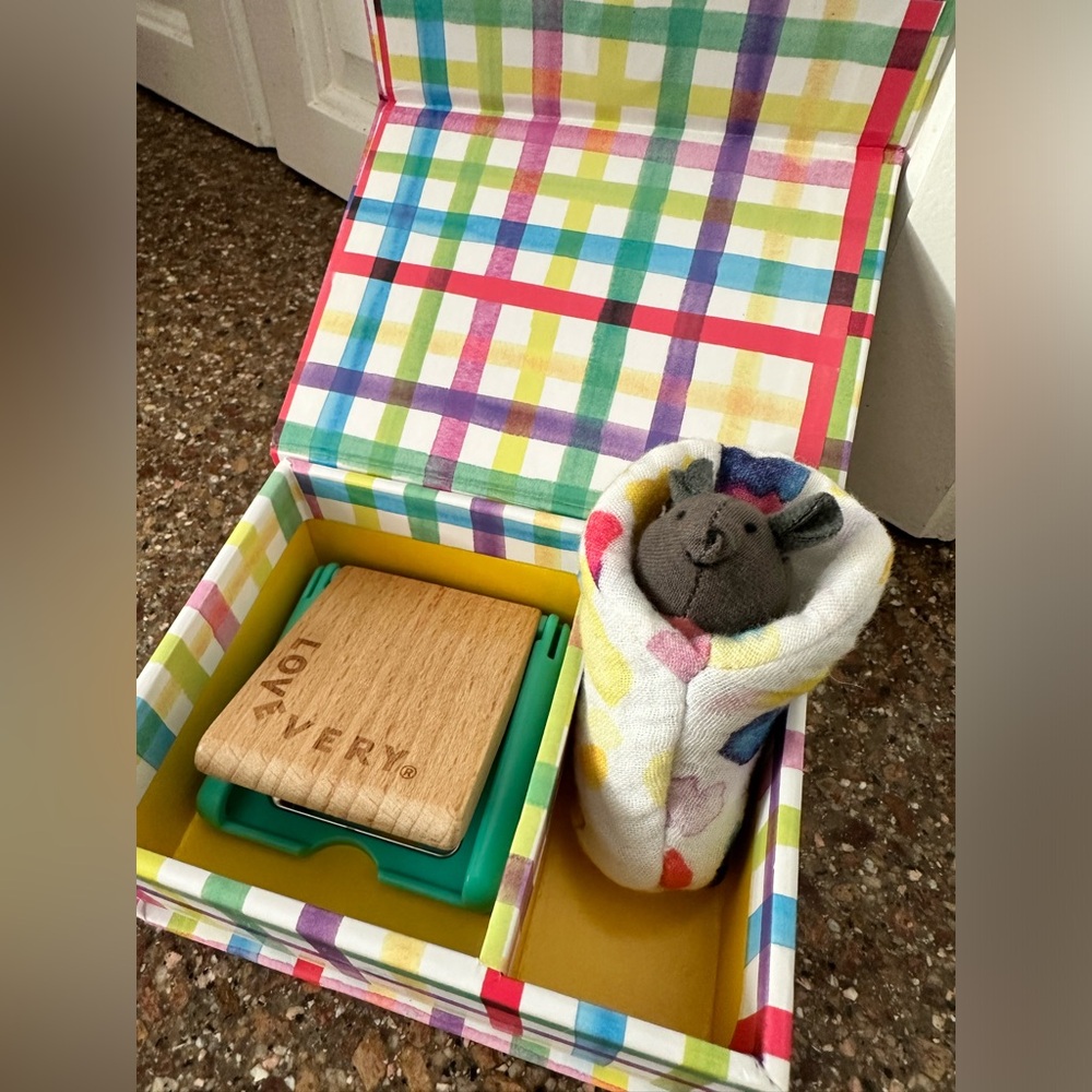 Lovevery retired mouse and mirror set with magnetic box